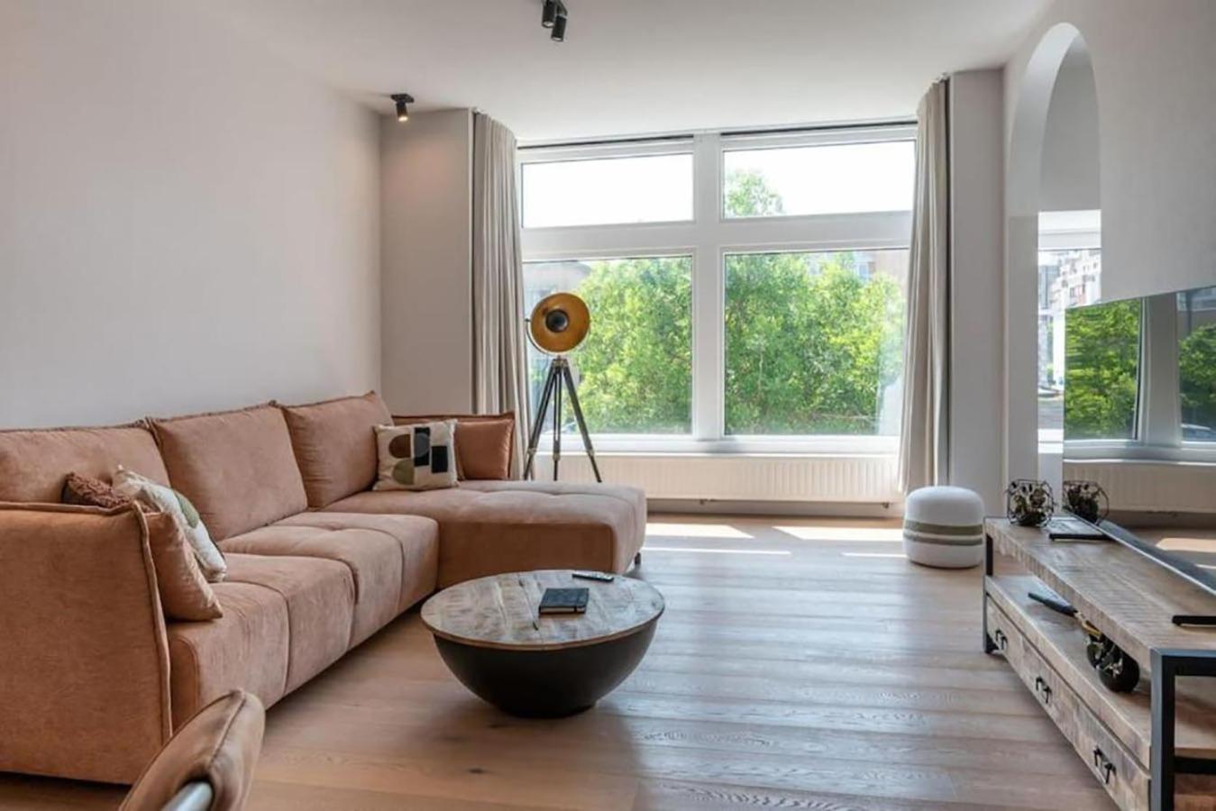 Renovated Art Deco Apartment With Vintage Elements Остенде Екстериор снимка